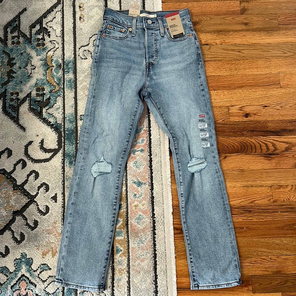 Levi’s Wedgie Straight Jeans Size 2 Short. (NWT)